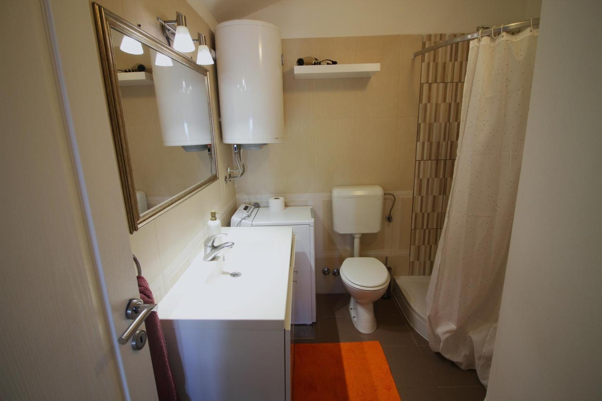 Apartma Lew, * Izola
